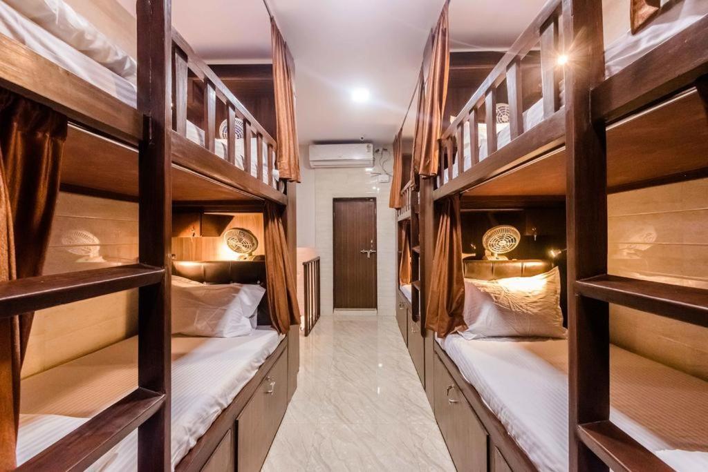 Awesome Dormitory Male Only Bombaim Exterior foto